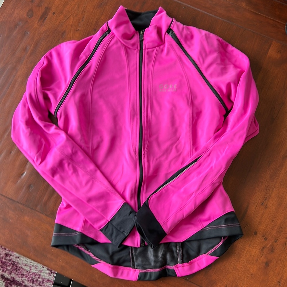 Gore Windstopper Cycling Jacket with removable sleeves. Size S
